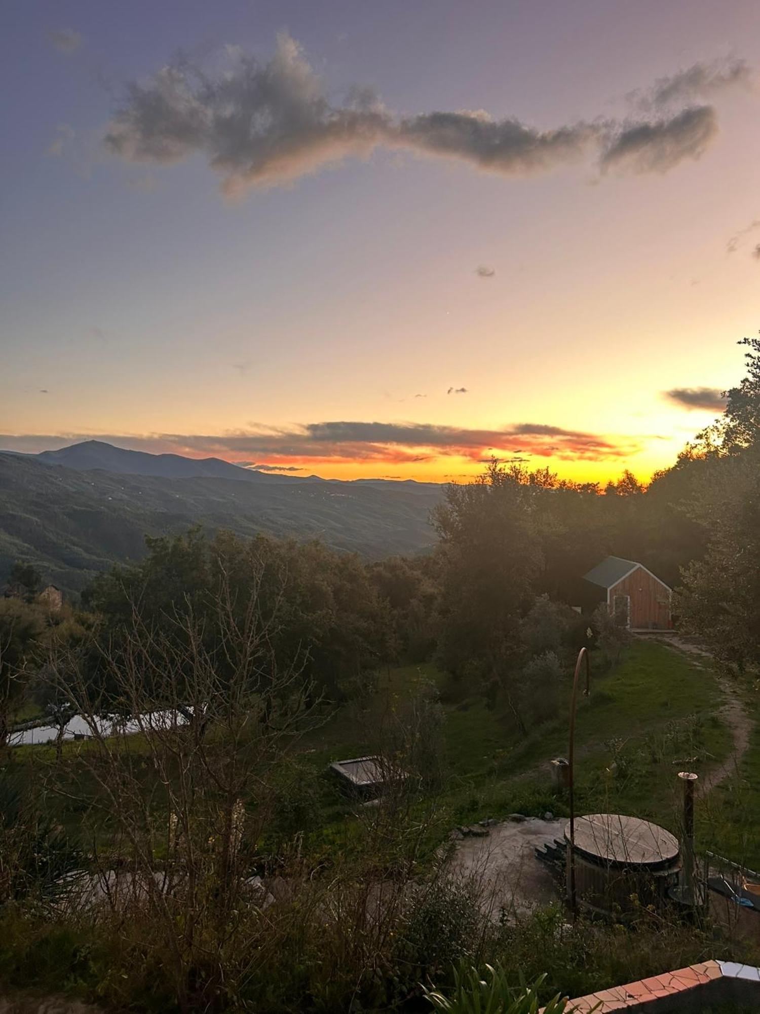 FolhadosaMonkey Tiny Barnhouse With Amazing Views!别墅 外观 照片